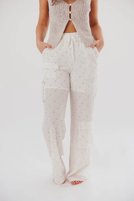 Women's Resort Apparel Teagan Crinkle Cargo Pants in Off-White Floral