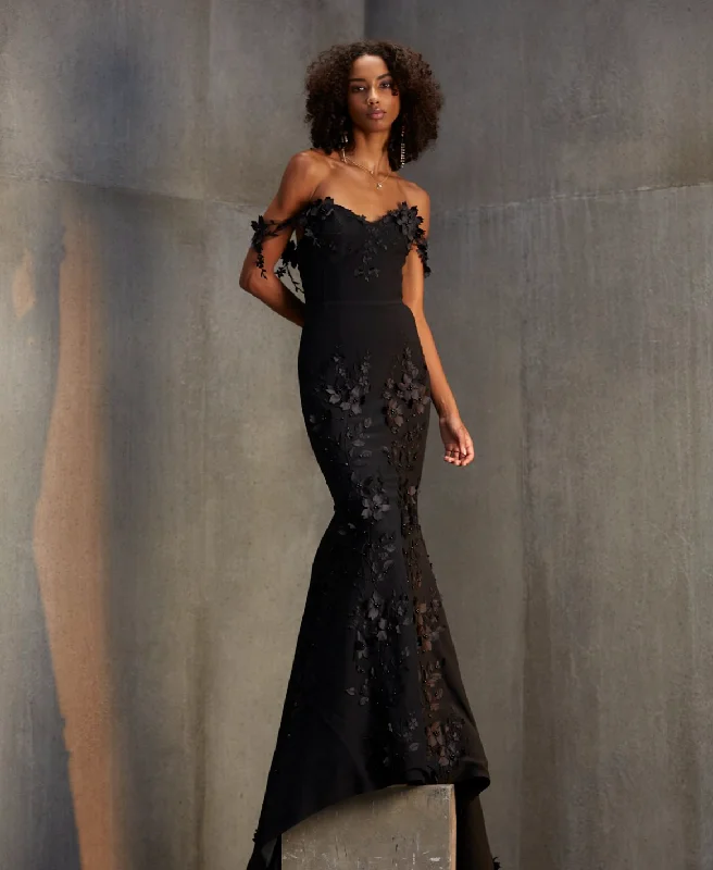 Vintage Women's Fashion Floral Appliqué Fitted Gown - Black
